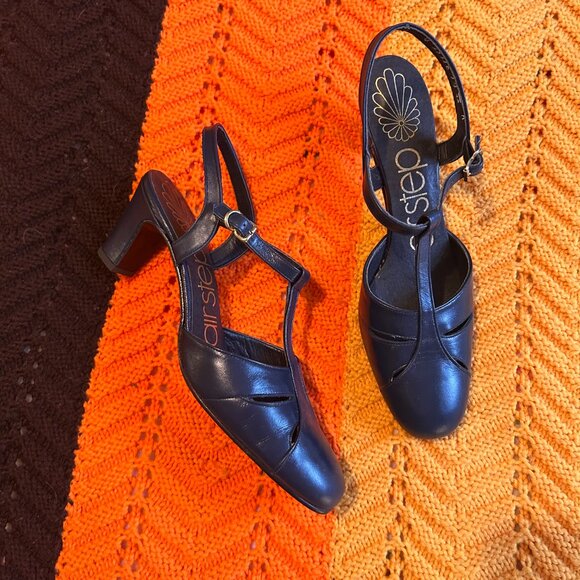 1970s Air step soft sole Dark Blue T-bar Roman Mary Jane heels - made in Canada! - Picture 11 of 11